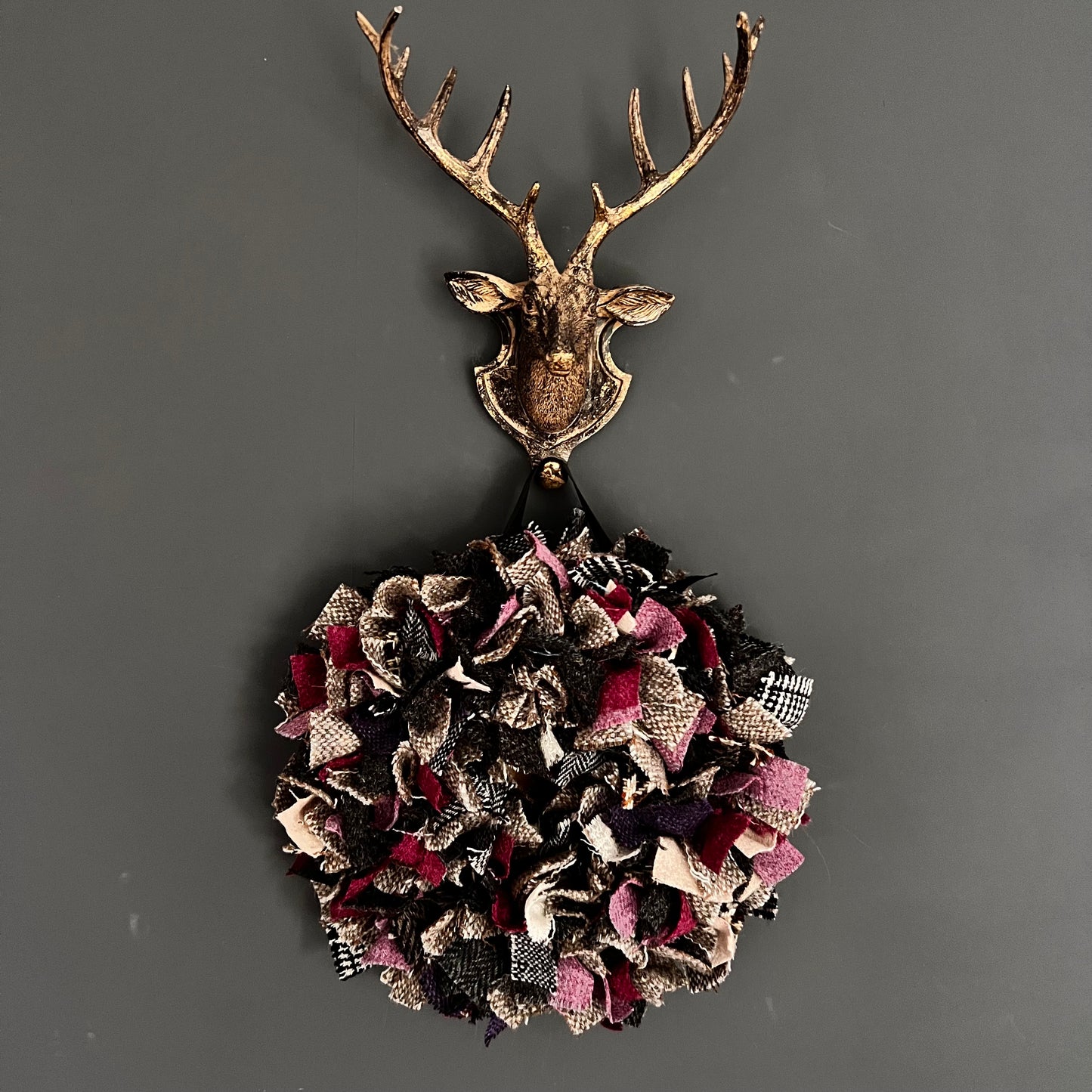 Luxury Tweed Christmas wreath ‘Peace on earth’